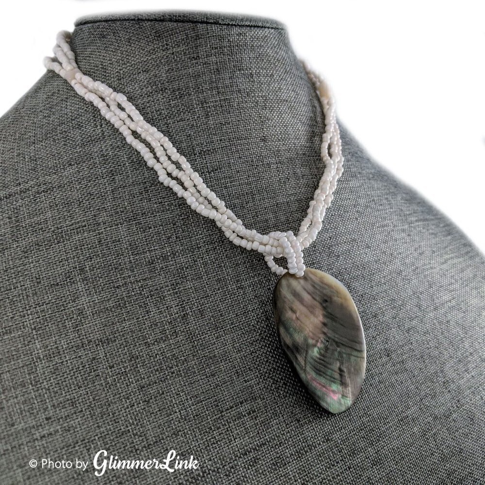 NWOT Hawaii Genuine Shell Triple Strand Necklace - Picture 3 of 11